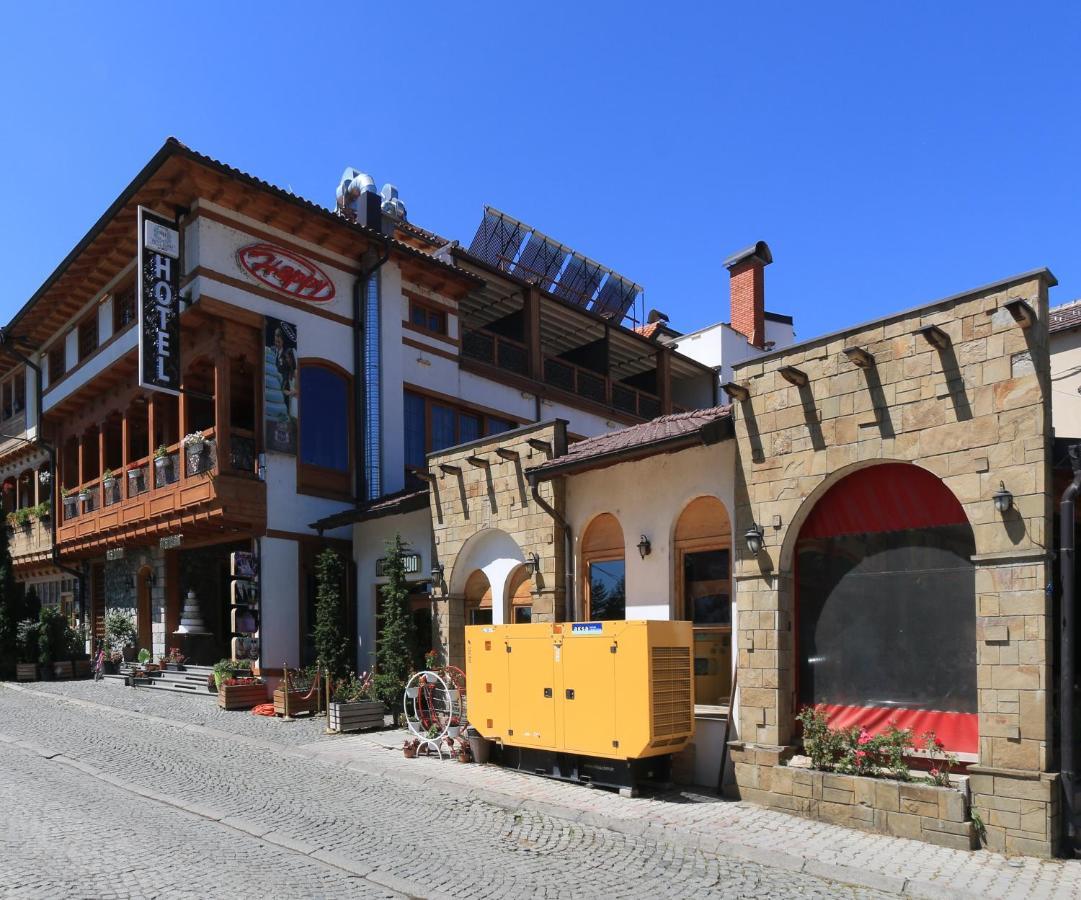 Hotel Happy Gjakova ภายนอก รูปภาพ