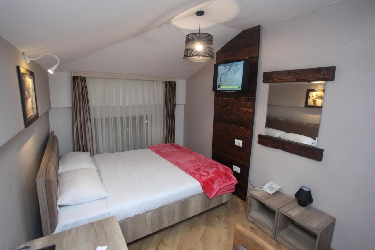 Hotel Happy Gjakova ภายนอก รูปภาพ
