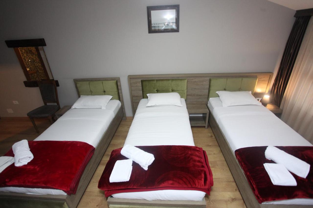 Hotel Happy Gjakova ภายนอก รูปภาพ